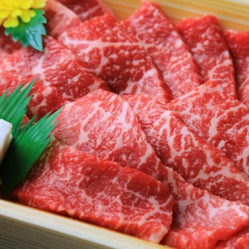 黒田庄和牛《神戸ビーフ素牛》（焼肉用赤身モモ肉・900g） 焼肉